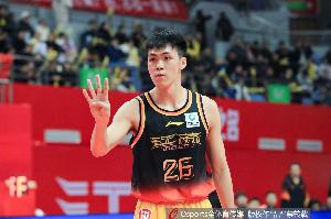 媒体人:庞峥麟三分手感冰凉 虽有3助攻但6次失误 希望尽快找到状